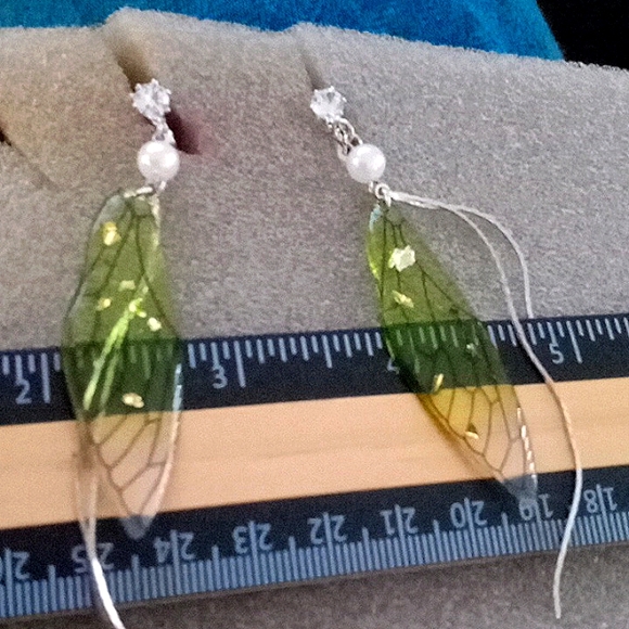 Elegant Green Leaf Earrings - Picture 4 of 7